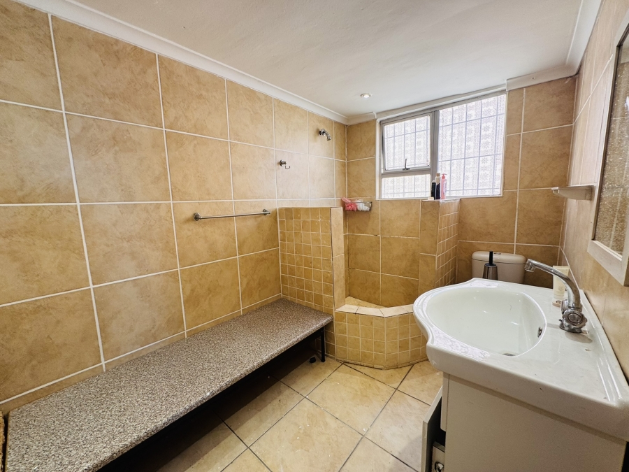 To Let 4 Bedroom Property for Rent in Harbour Island Western Cape
